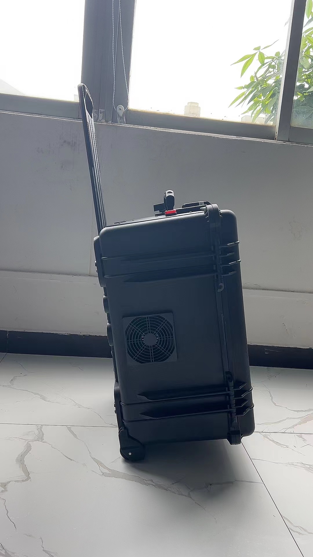 和田县手拉箱型移动通信干扰器